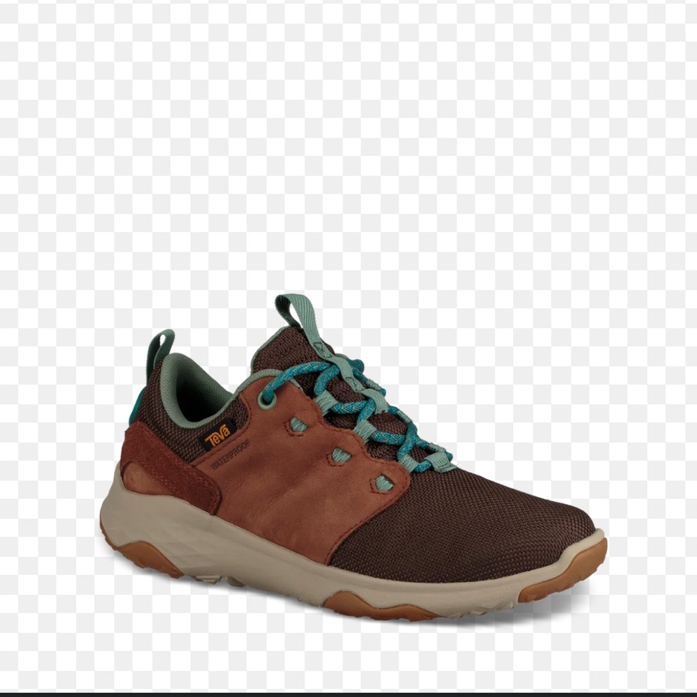 Teva women’s hiking sneakers nearly nwt